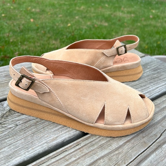 YES Brand Shoes April Peeptoe Slingback Mini Wedge Tan 40 9 - Picture 3 of 12